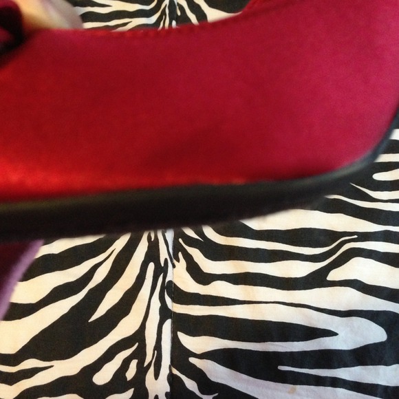 💥Reduced💥Red infinity rose heels - Picture 4 of 4