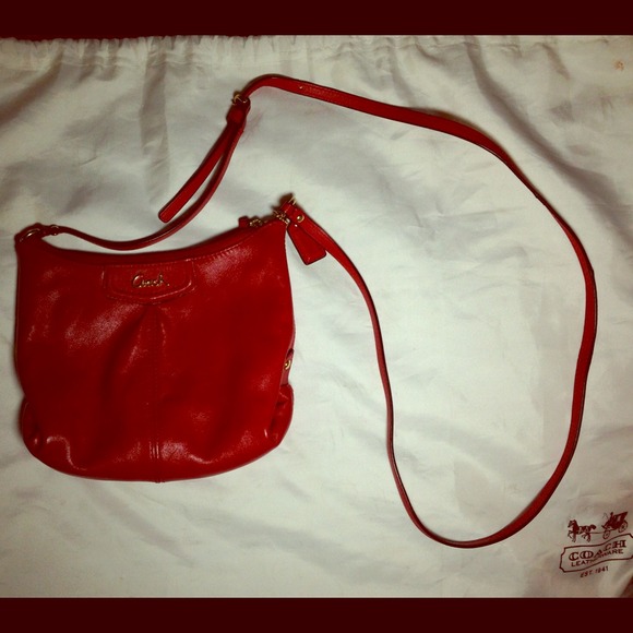 ***Sold💥💥💥💥💥💥COACH red/wine crossbody