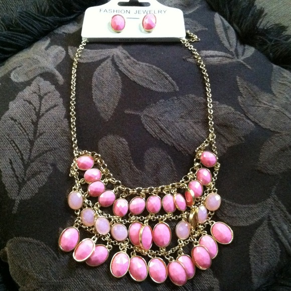 🎈STUNNING NECKLACE AND EARRING SET🎈🎈 - Picture 1 of 2