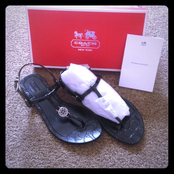 ❌Sold❌NWB Coach Pansy Jelly thong sandal