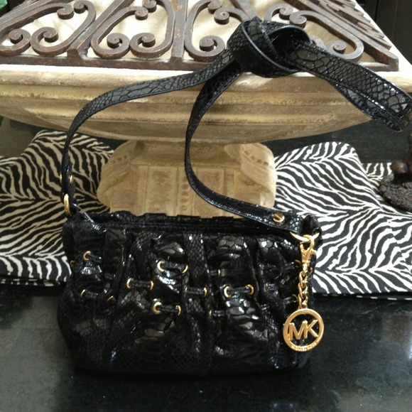 ⭐⭐⭐REDUCED⭐⭐⭐. NWOT Michael KORS Handbag - Picture 1 of 4