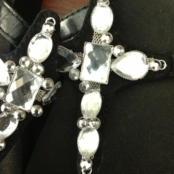 Studded Flipflops✂️PRICE CUT✂️ - Picture 2 of 2