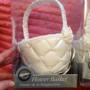 2 Wilton flower girl baskets.