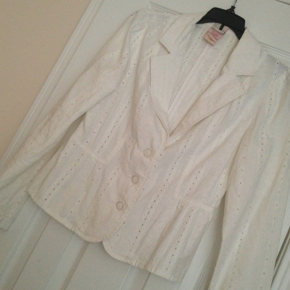 🚫sold🚫🔥Cream white lace patterned light jacket