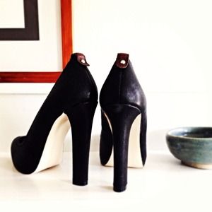 DV by Dolce Vita black pumps