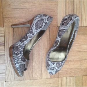 ••Reduced!!! Nine West Brown Croc Peep Toe pumps