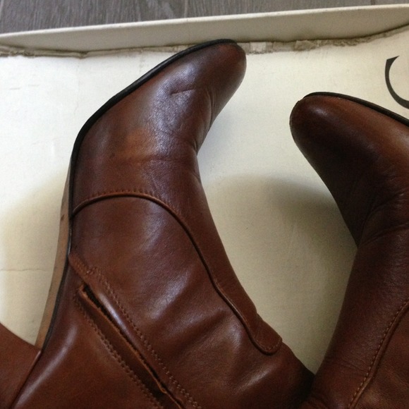 Tall leather boots - Picture 2 of 3