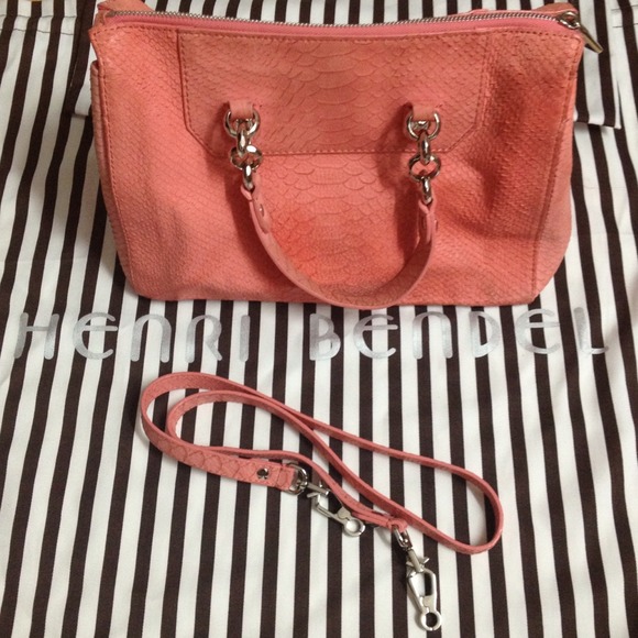 Henri Bendel Handbags - Henri Bendel Coral Barrel Handbag 🎉