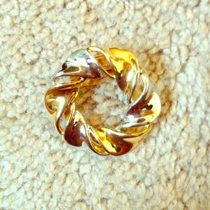 ❗REDUCED from $20 to $5❗Gold cloths clip