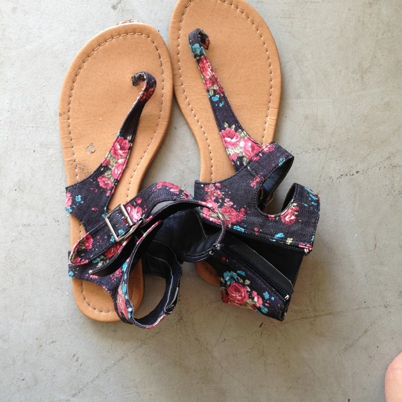 floral sandals.