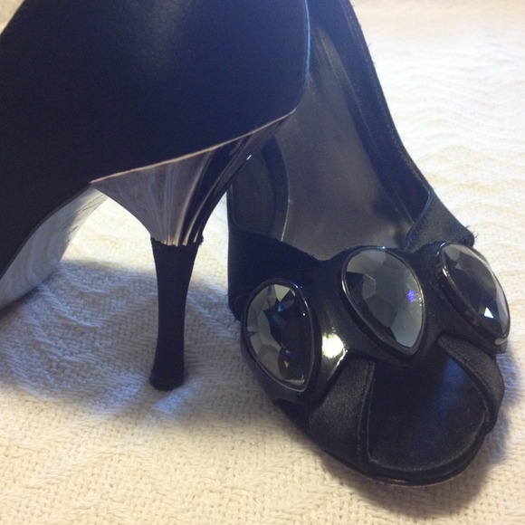 Fabulous Marciano Heels - Picture 2 of 4