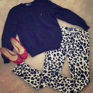 **Hold** Fun animal print jeggings