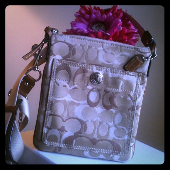 Coach Handbags - Genuine COACH Signature Logo Crossbody Swing pack