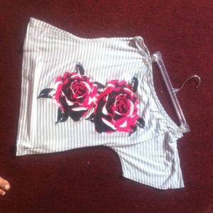 One shoulder floral top !