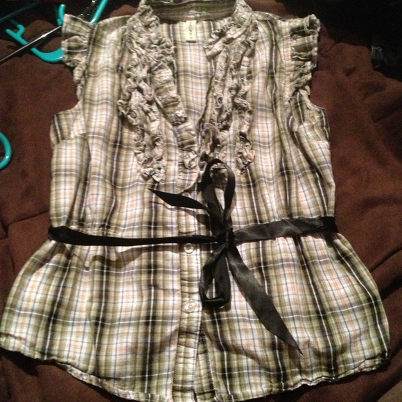Small plaid ruffle top with ribbon belt