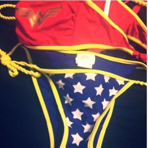 Wonder Woman swim sit