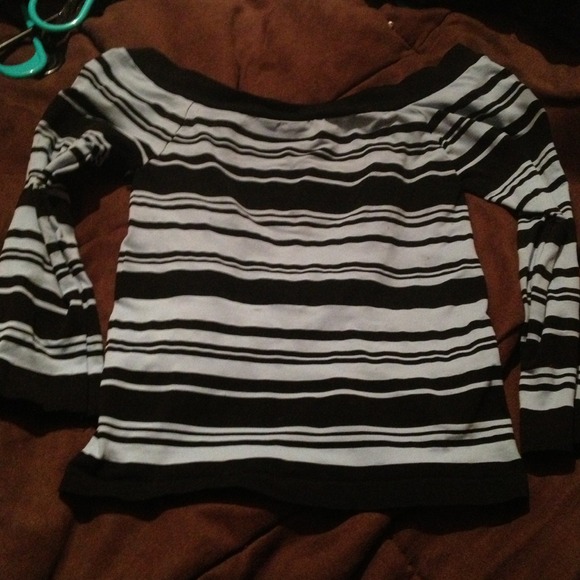 Small black and baby blue stretchy crop top