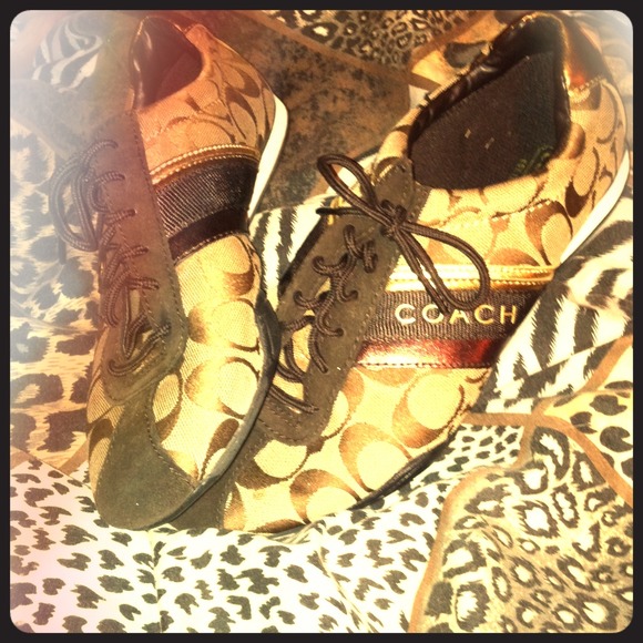 🎀Coach tennis shoes!🎀  ⭕REDUCED PRICE⭕ - Picture 1 of 3