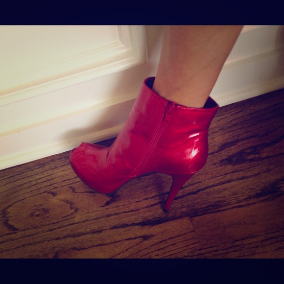 Red short boots. Size 7.5 - Picture 1 of 4