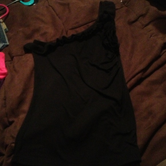 Small black ruffle one shoulder tank top