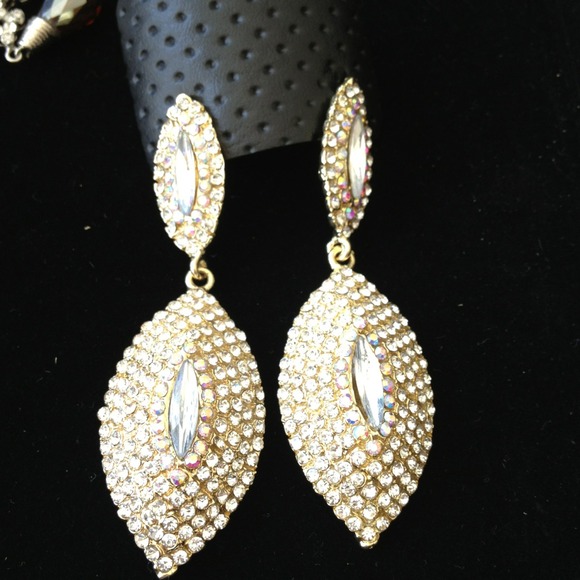 Jewelry - Crystal encrusted earring