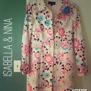 Perfect for spring!!  floral trench