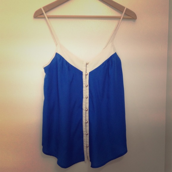 🚫SOLD IN BUNDLE🚫Blue button down flowy top