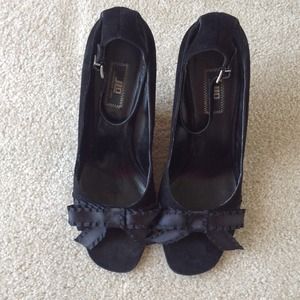 JLo Vida Wedges in Black Suede, Size 10