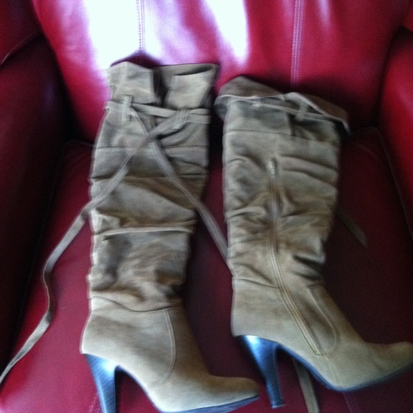 💥TRADED💥 Brown suede boots!