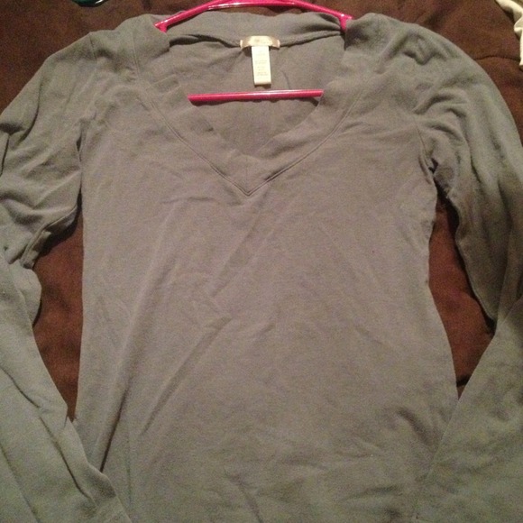 Small Grey V neck long sleeve shirt