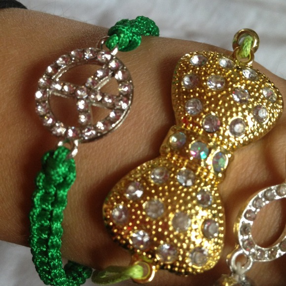 ❌SOLD❌ Green Bracelet Bundle - Picture 2 of 3