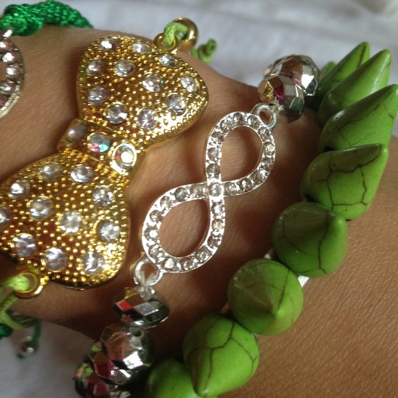 ❌SOLD❌ Green Bracelet Bundle - Picture 3 of 3