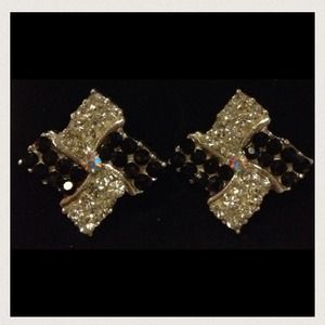 SOLD ON MERCARI ASK ME HOW. Elegant earrings