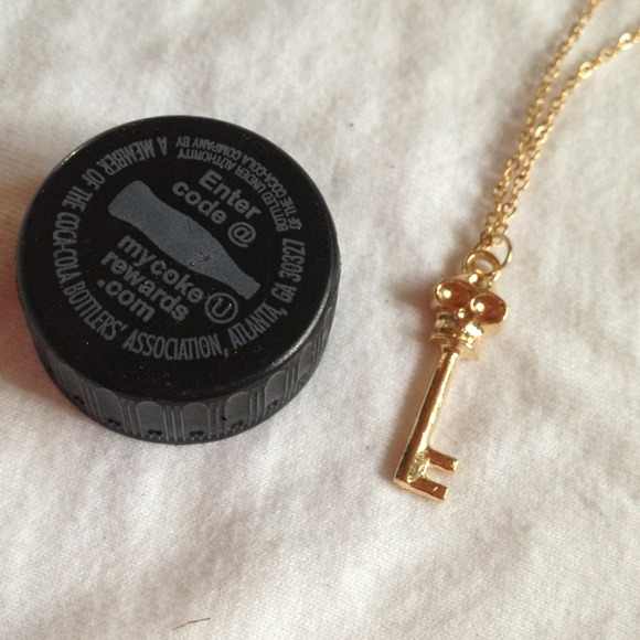 ❌SOLD❌Skeleton Key Necklace - Picture 2 of 2