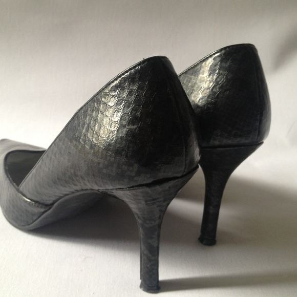 Pewter Gray Black Python Print Heels - Picture 3 of 4