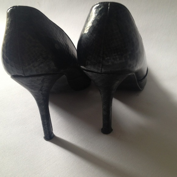 Pewter Gray Black Python Print Heels - Picture 4 of 4