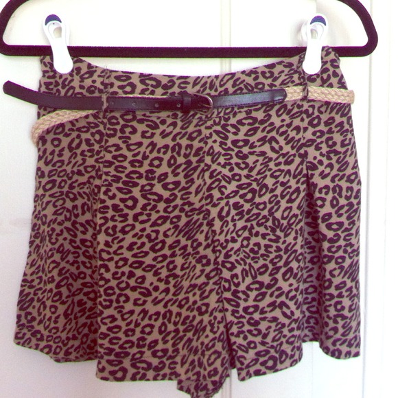 🚫SOLD🚫High waisted leopard flowy shorts