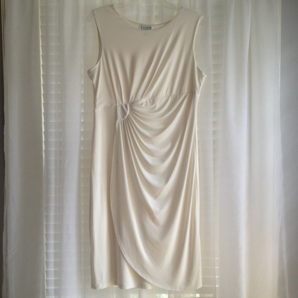 🚫SOLD🚫 Beautiful ivory / cream dress