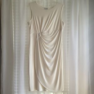 🚫SOLD🚫 Beautiful ivory / cream dress