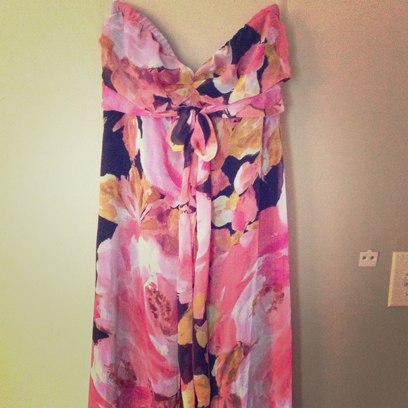 Xhilaration Dresses & Skirts - Strapless Floral Maxi Dress