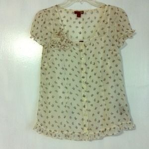 East5th Cream Flowered Top