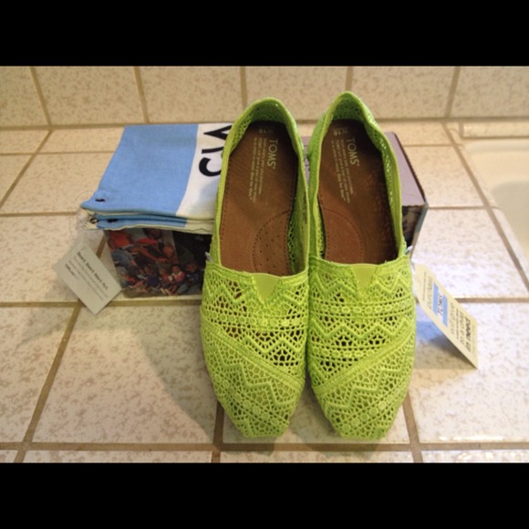 TOMS Shoes - 💚💛Neon Lime size 10 TOMS 💚💛