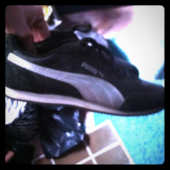 Puma running shoes. Size 9. Can fit size 81/2.