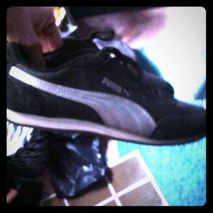 Puma running shoes. Size 9. Can fit size 81/2.