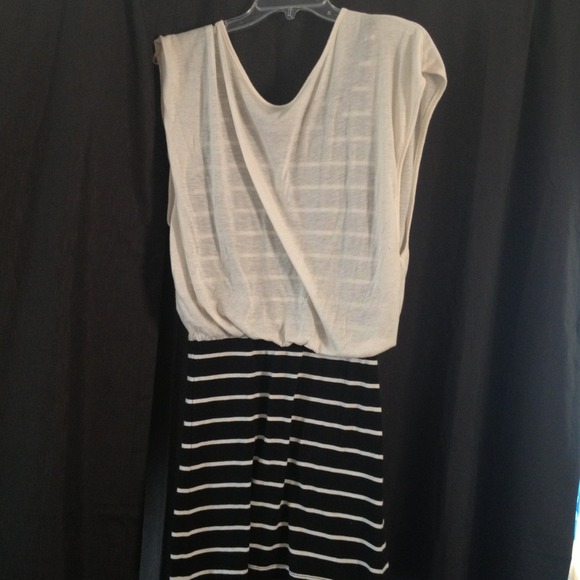 Bundle 2 dresses $15