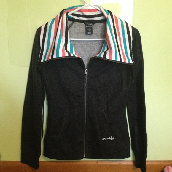 Oakley zip-up jacket 🌷🎀