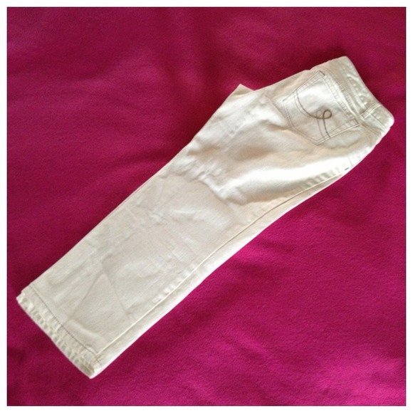 🚫DONATED🚫Ann Taylor Slim Crop Off White Denim 10 - Picture 2 of 2