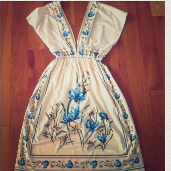*Sold in bundle* vintage floral style dress