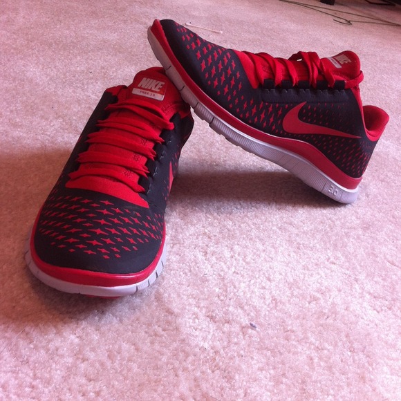 🎀Reserved🎀 Red Nike free runs 3.0