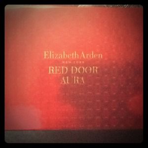 Elizabeth Arden Red Door Aura Gift Set.